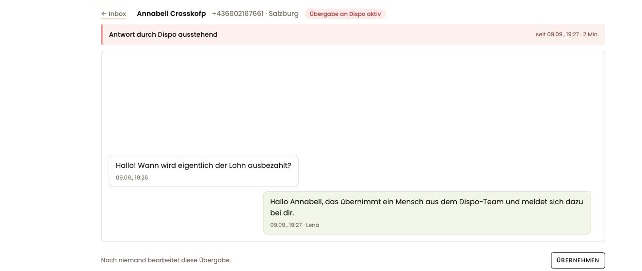 Chat mit offener Übergabe: roter Balken Antwort durch Dispo ausstehend, Button Übernehmen